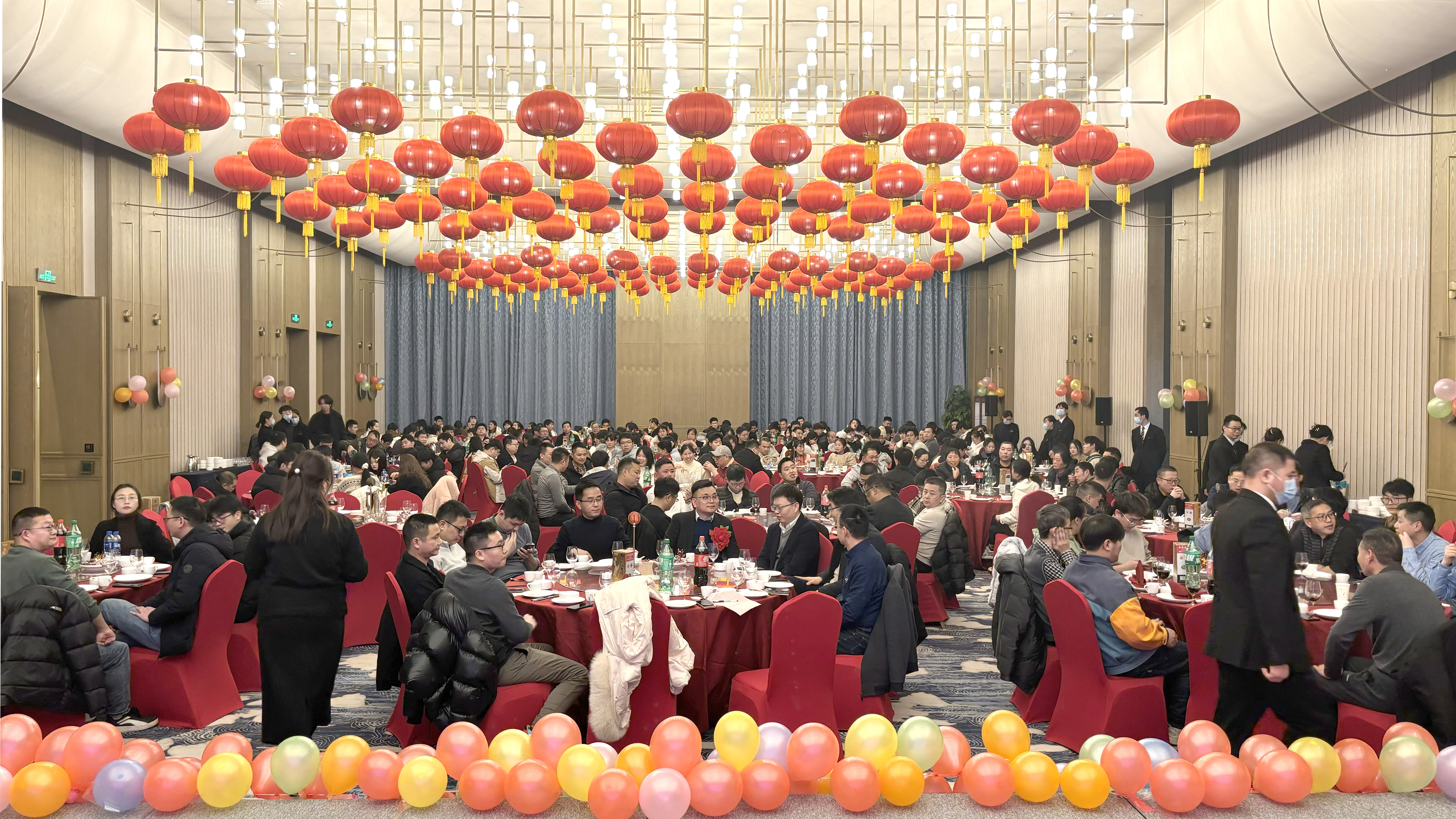 乘风破浪创佳绩 继往开来铸辉煌  今年会微2023年度表彰大会暨2024年迎春晚会胜利召开